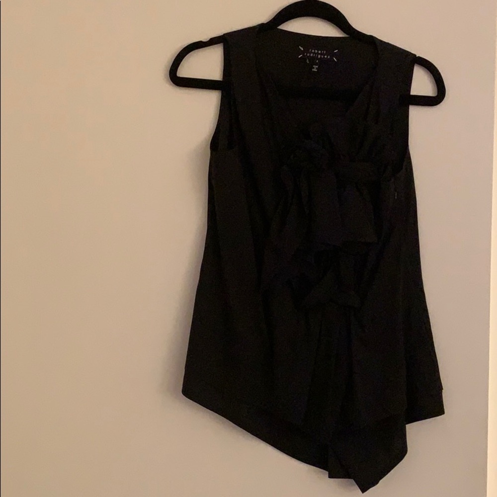 Sleeveless knotted top